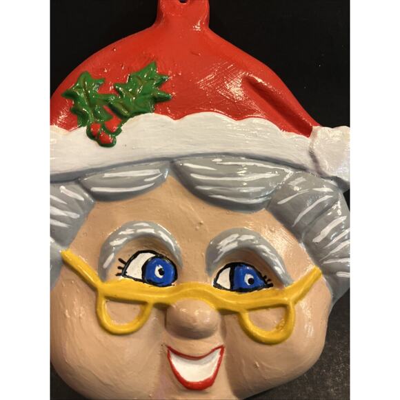 Vintage Ceramic Mrs Clause Face Ornament - Picture 2 of 4